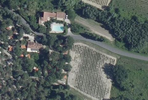 Vue aérienne du Camping de l’Ayguette à Faucon