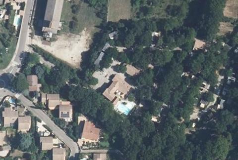Vue aérienne du Camping de la Colline à Saint-Paul-Trois-Châteaux