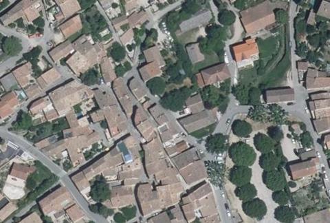 Vue aérienne du Camping de l’Étang de la Bonde à Cabrières-d’Aigues