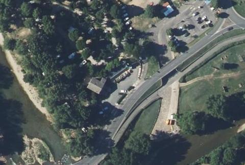 Vue aérienne du Camping des Deux Rivières à Millau