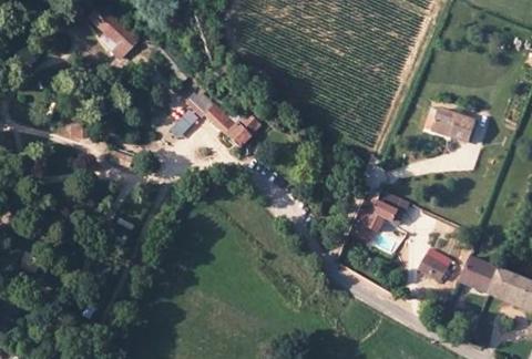 Vue aérienne du Camping des Grottes à Azé