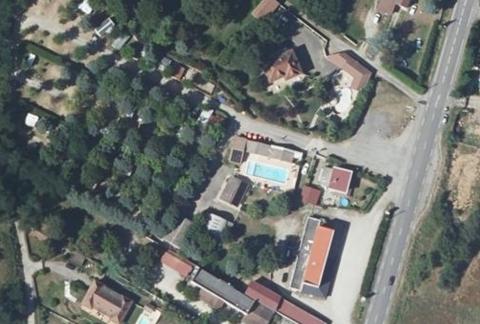 Vue aérienne du Camping des Nations à Clonas-sur-Varèze