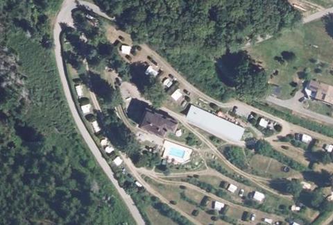 Vue aérienne du Camping du Château à Granges-sur-Vologne