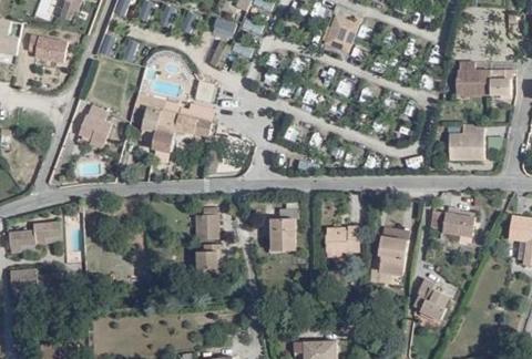 Vue aérienne du Camping du Théâtre Romain à Vaison-la-Romaine