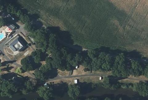 Vue aérienne du Camping du Vieux Moulin à La Chartre-sur-le-Loir