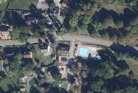 Vue aérienne du Camping et Gîtes les Bains à Saint-Honoré-les-Bains