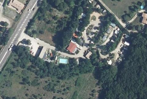 Vue aérienne du Camping Floral à La Coucourde