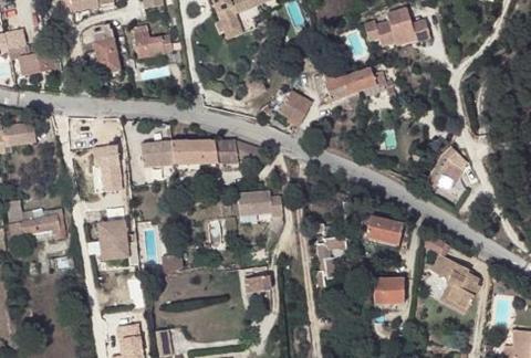 Vue aérienne du Camping Huttopia Fontvieille à Fontvieille