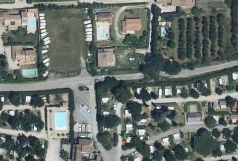 Vue aérienne du Camping Intercommunal le Brégoux à Aubignan