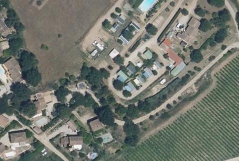 Vue aérienne du Camping l’Air du Temps à Villelaure