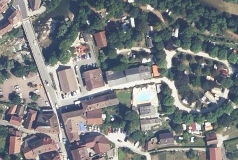 Vue aérienne du Camping l’Arc en Ciel à Entre-Deux-Guiers