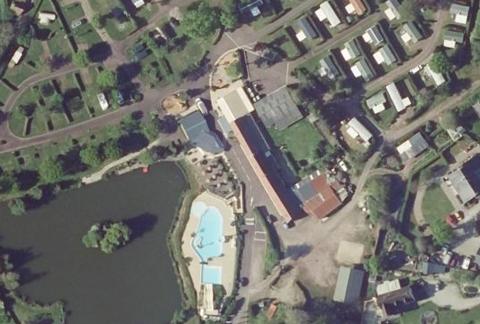 Vue aérienne du Camping l’Étang des Haizes à La Haye-du-Puits