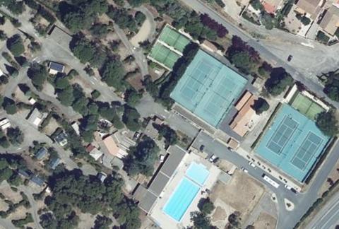 Vue aérienne du Camping la Pinède à Lézignan-Corbières