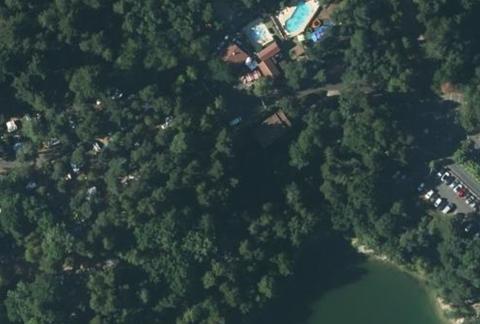 Vue aérienne du Camping la Presqu’Île du Puech des Ouilhes à Lacapelle-Viescamp