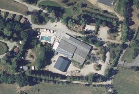Vue aérienne du Camping la Serre à Aigues-Vives