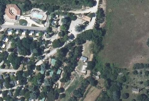 Vue aérienne du Camping le Barralet à Collias