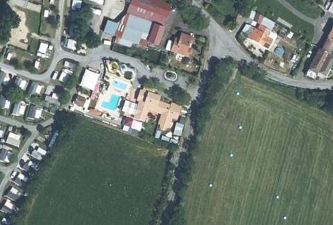 Vue aérienne du Camping le Haut Village à Saint-Michel-Chef-Chef