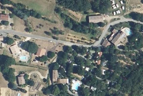 Vue aérienne du Camping le Mas de la Source à Sampzon