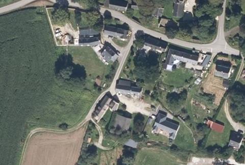 Vue aérienne du Camping le P’Tit Bonheur à Escaro