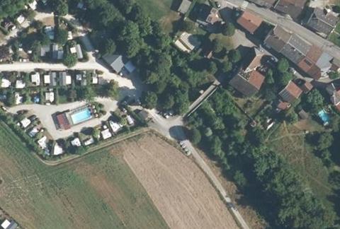Vue aérienne du Camping le Vaugrais à Artemare
