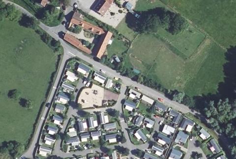 Vue aérienne du Camping les Cerisiers à Verton