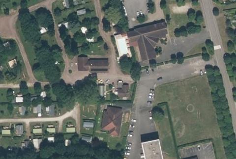 Vue aérienne du Camping les Platanes à Charny