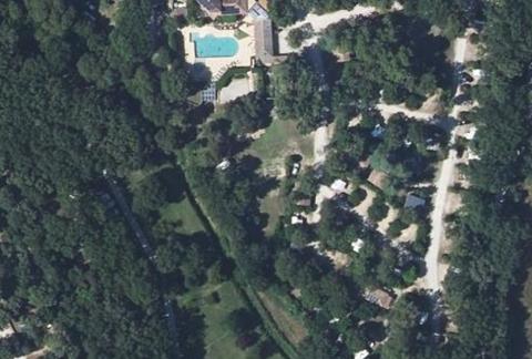 Vue aérienne du Camping Mas de Rey Nature à Arpaillargues-et-Aureillac