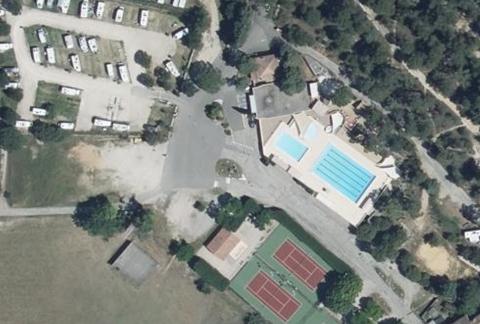 Vue aérienne du Camping Municipal la Pinède à Bédoin