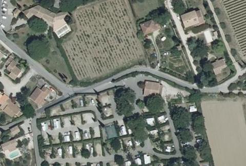 Vue aérienne du Camping Municipal Roquefiguier à Beaumes-de-Venise