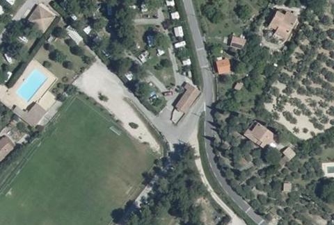 Vue aérienne du Camping Municipal Villes sur Auzon à Villes-sur-Auzon