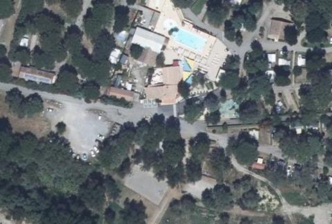 Vue aérienne du Camping Paradis Domaine de Gaujac à Boisset-et-Gaujac