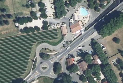 Vue aérienne du International Camping à Salavas