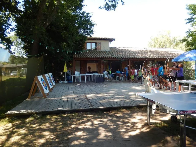 Photo du Camping les Franquettes, fournie par Glampings