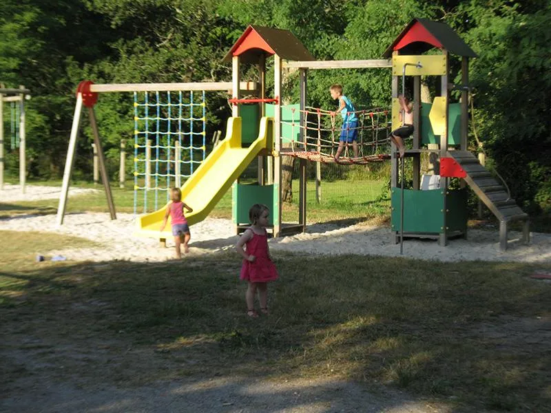 Photo du Camping les Franquettes, fournie par Glampings
