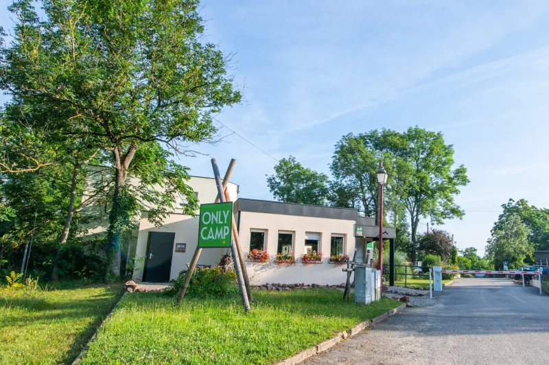 Photo du Camping Vauban, fournie par Glampings