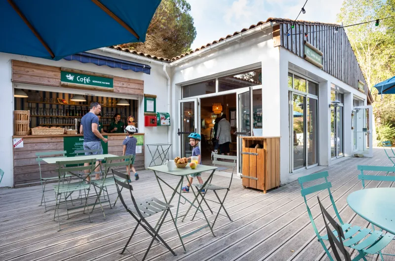 Photo du Camping Huttopia Chardons Bleus – Île de Ré, fournie par Glampings