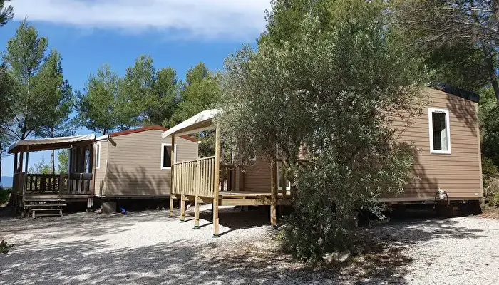 Photo du Camping le Cezanne ’-’ Montagne Sainte Victoire, fournie par JetCamp