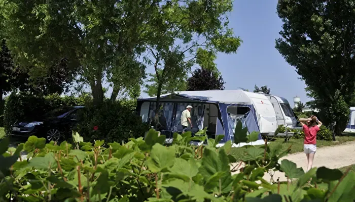 Photo du Camping l’Arada Parc, fournie par JetCamp