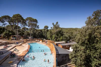 Camping Huttopia la Fôret de Janas