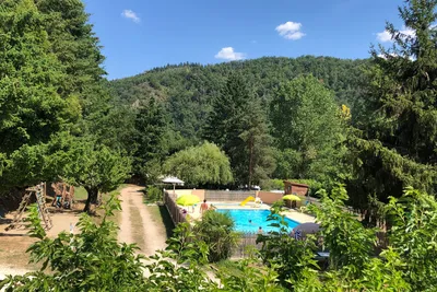 Camping les Berges du Doux