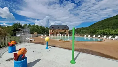 Camping Ushuaia Villages Rives d’Olt et Aubrac