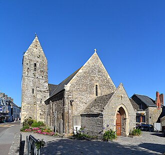 Photo : Église Notre-Dame de Port-Bail et Baptistère
