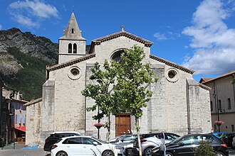 Photo : Cathédrale Notre-Dame et Saint-Thyrse
