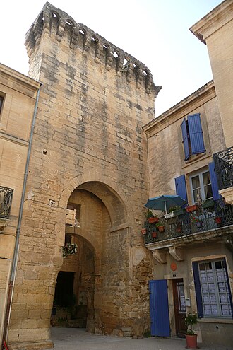 Photo : Ancienne porte fortifiée de Remoulins