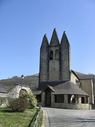 Photo : Église à clocher trinitaire de Gotein