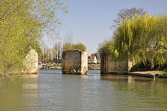 Photo : Machine des eaux et aqueduc